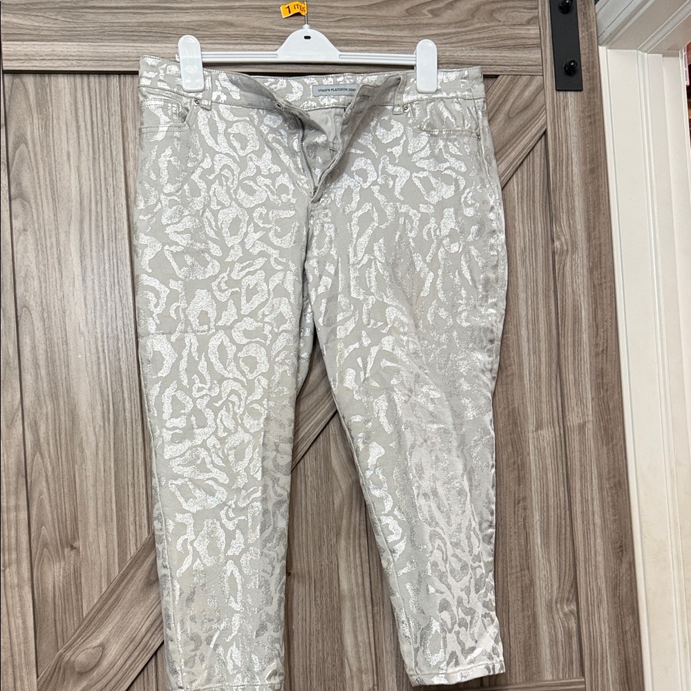 Chico's Cream and White Ankle Cropped Jeans